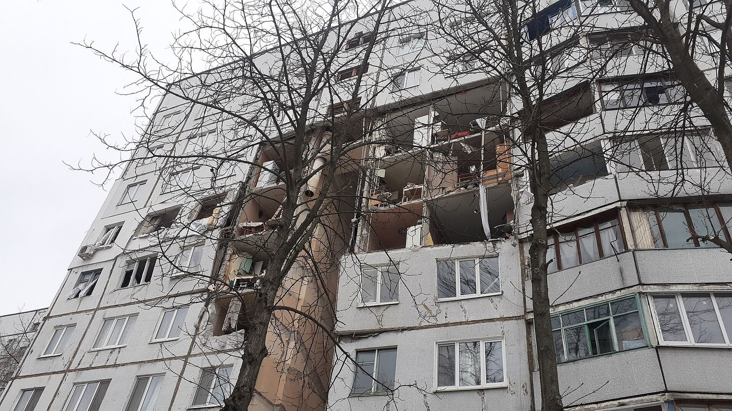 An apartment block in Kharkiv with a column of flats torn open by shelling.